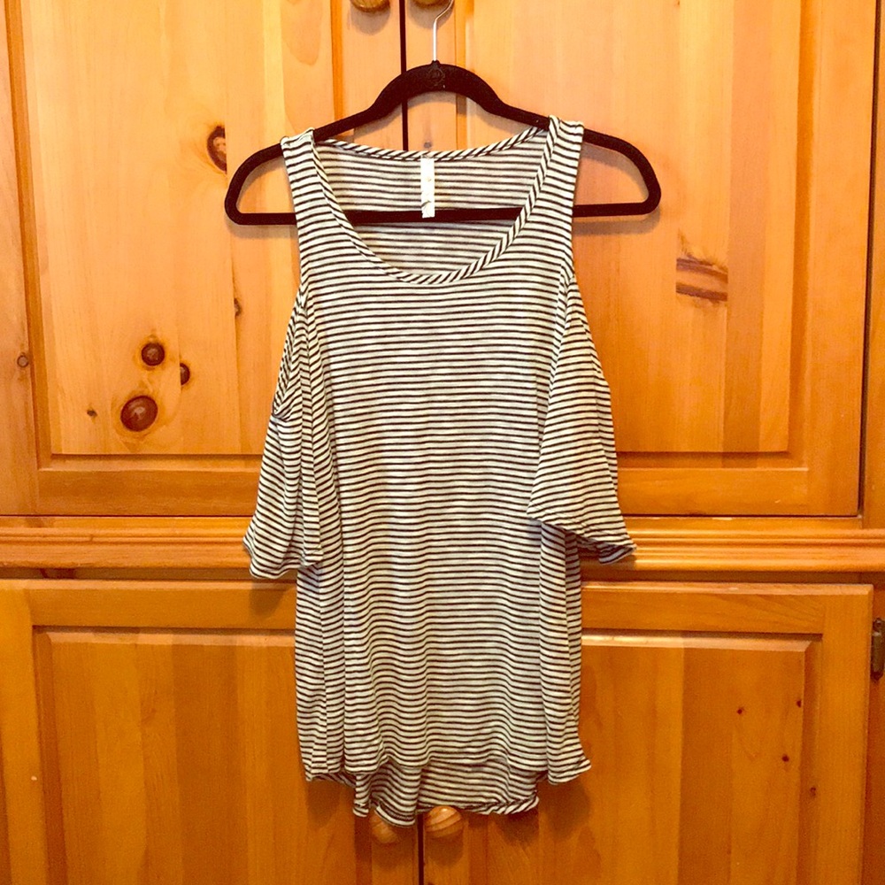 Striped shirt with cut out shoulders